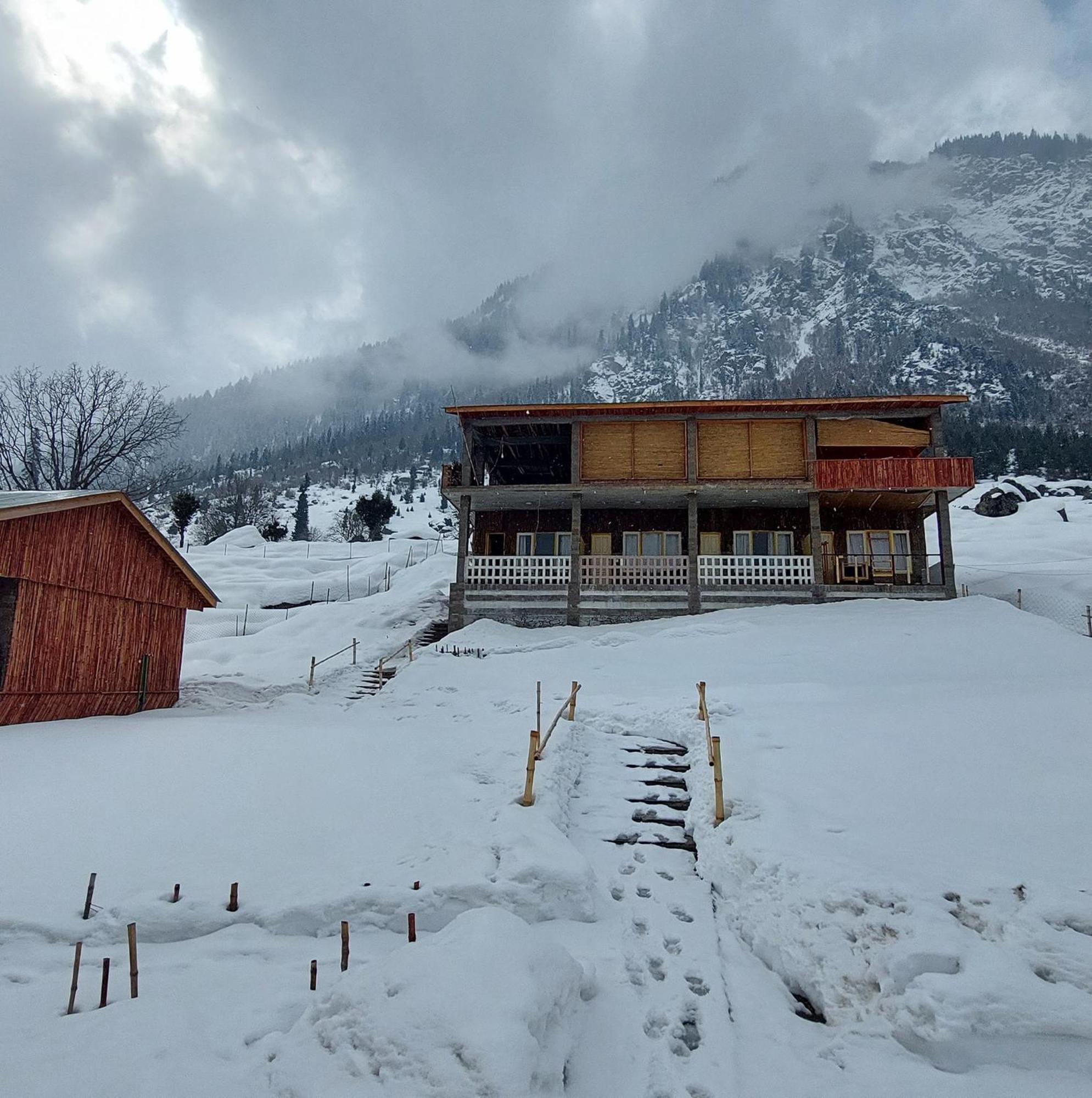 Khana Badosh Resort Kalam Exterior photo